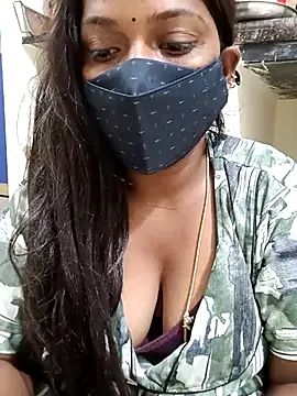 Snapshot of Renuma chatting on 02-14-25, 03:33 Renuma online show from 02-14-25, 03:33