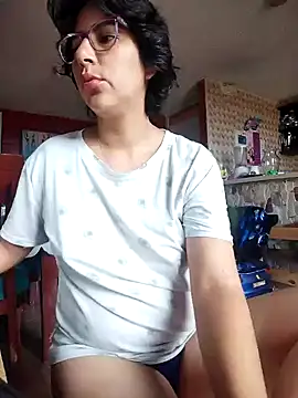 Snapshot of Im_Alma_ chatting on 12-19-24, 02:35 Im Alma online show from 12-19-24, 02:35