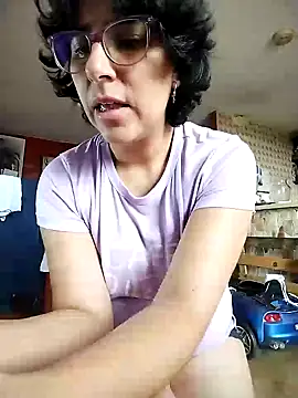 Snapshot of Im_Alma_ chatting on 01-04-25, 08:27 Im Alma online show from 01-04-25, 08:27