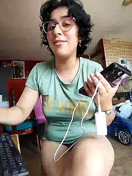 Snapshot of Im_Alma_ chatting on 01-21-25, 04:37 Im Alma online show from 01-21-25, 04:37