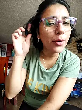 Snapshot of Im_Alma_ chatting on 02-28-25, 01:03 Im Alma online show from 02-28-25, 01:03