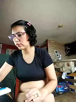 Snapshot of Im_Alma_ chatting on 03-06-25, 01:03 Im Alma online show from 03-06-25, 01:03