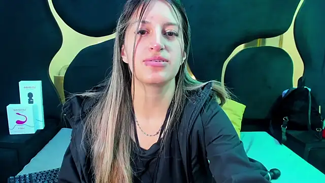 GiaRoussel online show from 10-21-25, 03:13