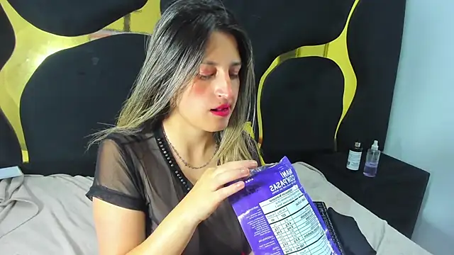 GiaRoussel online show from 11-13-25, 04:50