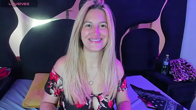 Snapshot of GiaRoussel chatting on 02-08-26, 04:21 GiaRoussel online show from 02-08-26, 04:21