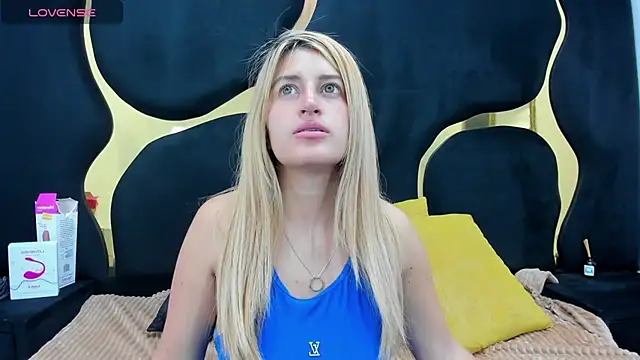 Snapshot of GiaRoussel chatting on 02-19-26, 04:14 GiaRoussel online show from 02-19-26, 04:14