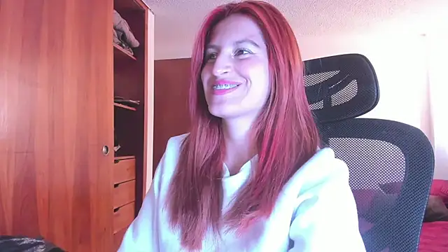 GiaRoussel online show from 04-21-26, 02:23