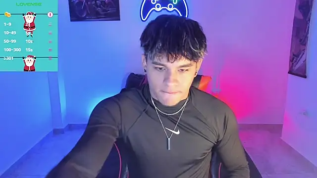 Snapshot of LuciferM_Star chatting on 11-06-25, 10:10 LuciferM Star online show from 11-06-25, 10:10