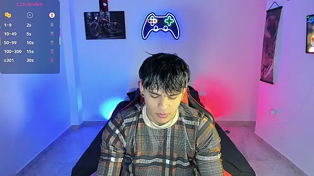 Snapshot of LuciferM_Star chatting on 11-10-25, 02:32 LuciferM Star online show from 11-10-25, 02:32