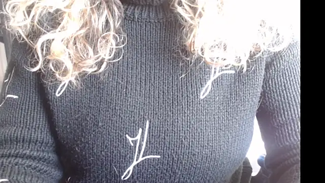 Snapshot of JenniLowen chatting on 01-14-25, 12:03 JenniLowen online show from 01-14-25, 12:03