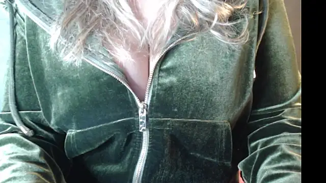 Snapshot of JenniLowen chatting on 01-19-25, 07:46 JenniLowen online show from 01-19-25, 07:46