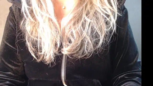 Snapshot of JenniLowen chatting on 01-20-25, 02:25 JenniLowen online show from 01-20-25, 02:25