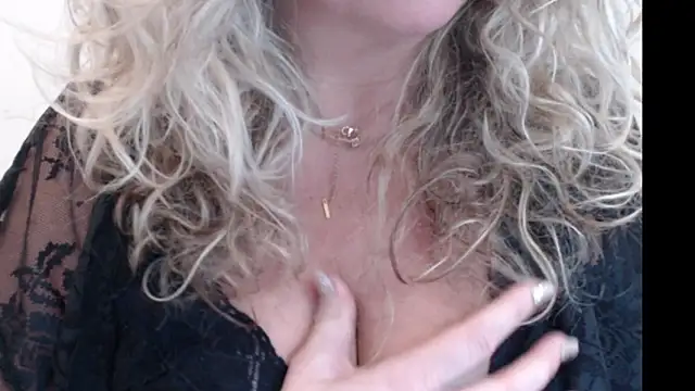 Snapshot of JenniLowen chatting on 01-29-25, 08:08 JenniLowen online show from 01-29-25, 08:08