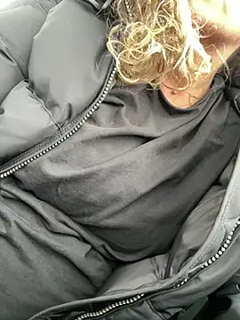 Snapshot of JenniLowen chatting on 02-04-25, 12:33 JenniLowen online show from 02-04-25, 12:33