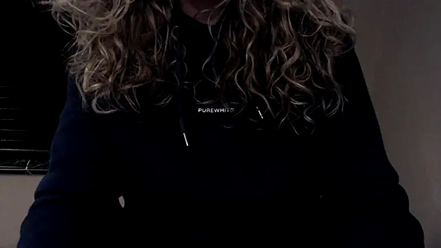 Snapshot of JenniLowen chatting on 02-10-25, 11:02 JenniLowen online show from 02-10-25, 11:02