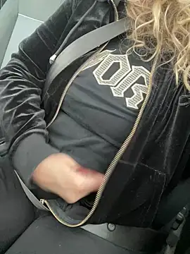 Snapshot of JenniLowen chatting on 02-12-25, 04:00 JenniLowen online show from 02-12-25, 04:00