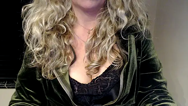 Snapshot of JenniLowen chatting on 03-02-25, 08:50 JenniLowen online show from 03-02-25, 08:50