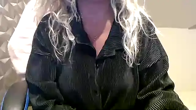 Snapshot of JenniLowen chatting on 10-23-25, 09:08 JenniLowen online show from 10-23-25, 09:08