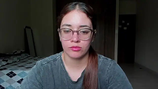 Snapshot of atenas_05_ chatting on 02-11-25, 06:55 atenas 05 online show from 02-11-25, 06:55