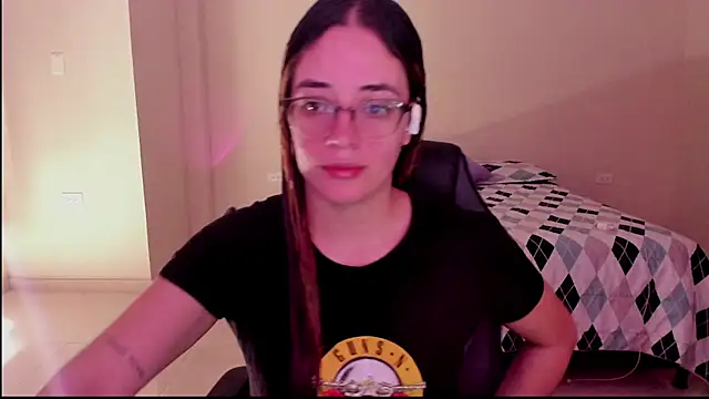 Snapshot of atenas_05_ chatting on 09-09-25, 06:18 atenas 05 online show from 09-09-25, 06:18