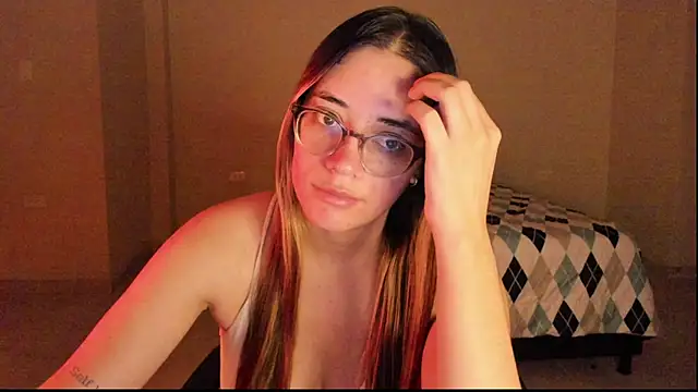 Snapshot of atenas_05_ chatting on 09-23-25, 09:23 atenas 05 online show from 09-23-25, 09:23