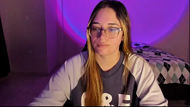 Snapshot of atenas_05_ chatting on 10-11-25, 09:30 atenas 05 online show from 10-11-25, 09:30