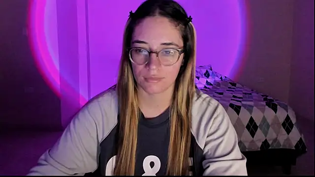 Snapshot of atenas_05_ chatting on 10-12-25, 09:30 atenas 05 online show from 10-12-25, 09:30