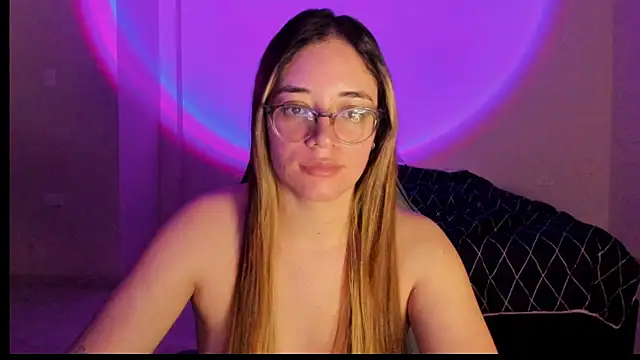 Snapshot of atenas_05_ chatting on 10-18-25, 09:32 atenas 05 online show from 10-18-25, 09:32