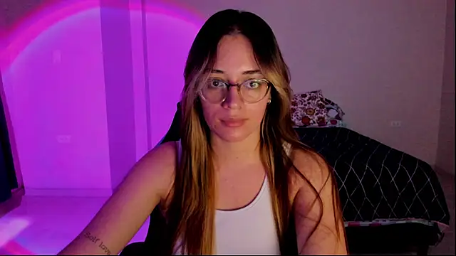 Snapshot of atenas_05_ chatting on 11-08-25, 09:35 atenas 05 online show from 11-08-25, 09:35