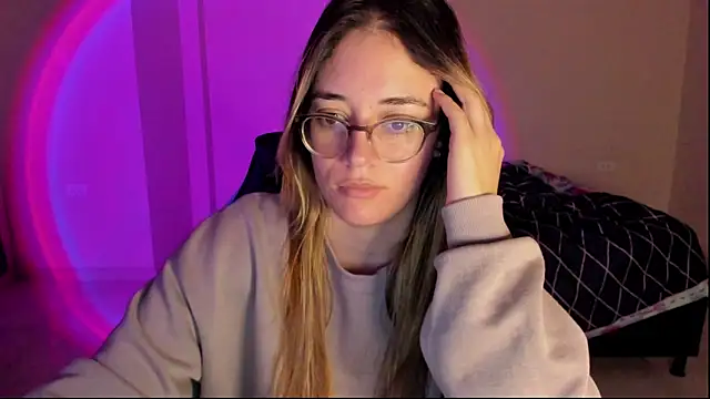 Snapshot of atenas_05_ chatting on 11-11-25, 10:59 atenas 05 online show from 11-11-25, 10:59