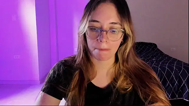 Snapshot of atenas_05_ chatting on 11-16-25, 09:53 atenas 05 online show from 11-16-25, 09:53