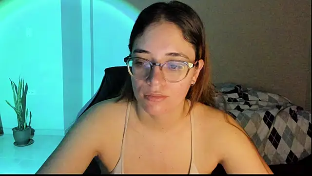 Snapshot of atenas_05_ chatting on 11-19-25, 09:31 atenas 05 online show from 11-19-25, 09:31