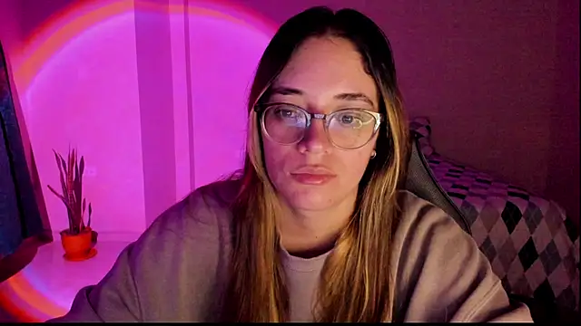 Snapshot of atenas_05_ chatting on 11-20-25, 09:20 atenas 05 online show from 11-20-25, 09:20