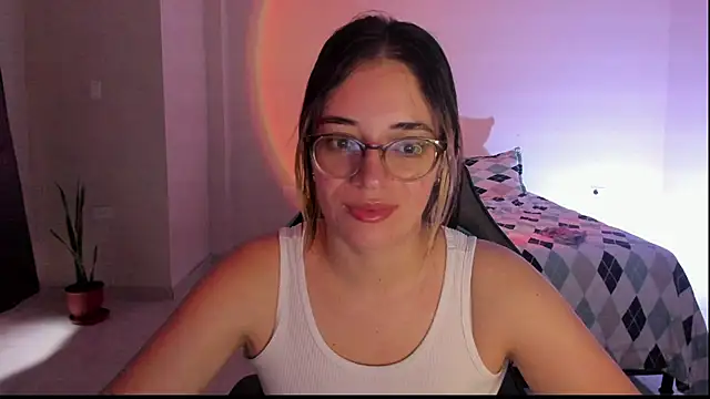 Snapshot of atenas_05_ chatting on 11-20-25, 09:47 atenas 05 online show from 11-20-25, 09:47