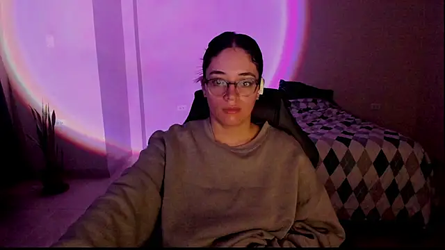 Snapshot of atenas_05_ chatting on 11-21-25, 09:52 atenas 05 online show from 11-21-25, 09:52