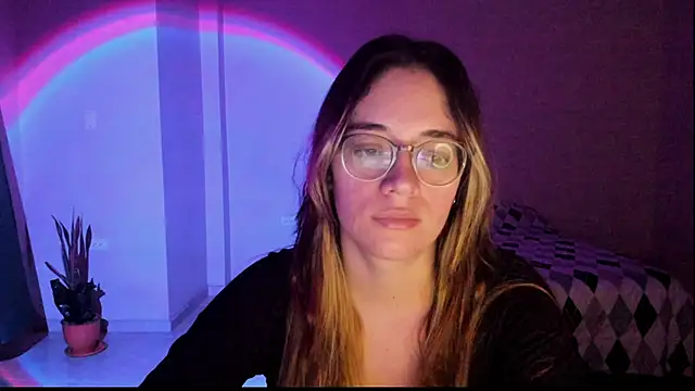 Snapshot of atenas_05_ chatting on 11-23-25, 09:31 atenas 05 online show from 11-23-25, 09:31