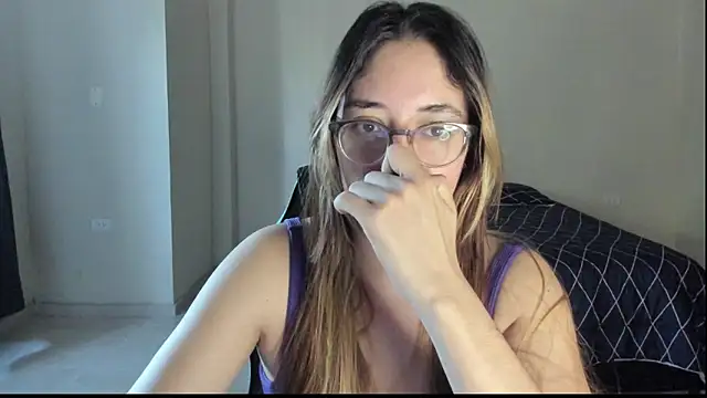 Snapshot of atenas_05_ chatting on 11-27-25, 02:41 atenas 05 online show from 11-27-25, 02:41