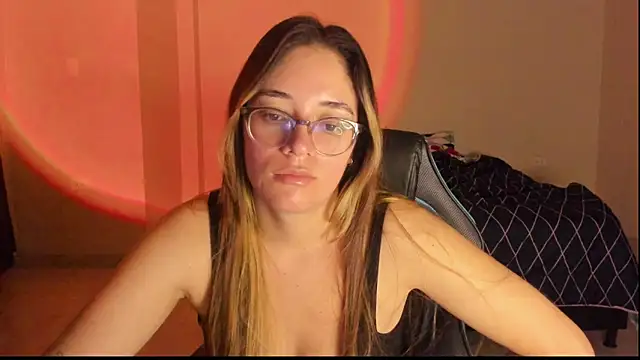 Snapshot of atenas_05_ chatting on 11-28-25, 09:34 atenas 05 online show from 11-28-25, 09:34