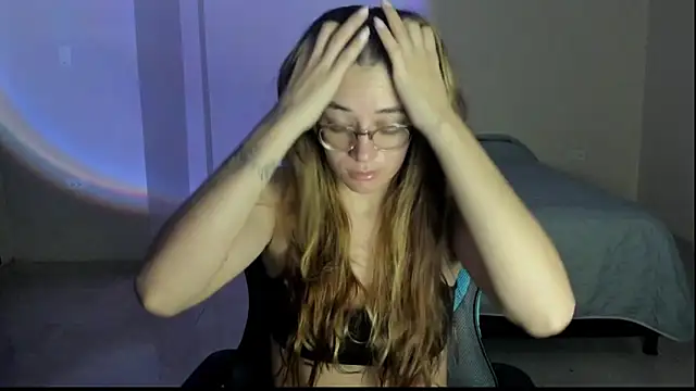 Snapshot of atenas_05_ chatting on 11-30-25, 09:24 atenas 05 online show from 11-30-25, 09:24