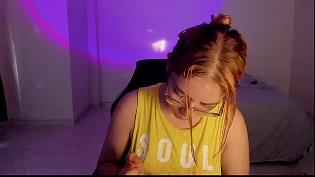 Snapshot of atenas_05_ chatting on 12-04-25, 09:45 atenas 05 online show from 12-04-25, 09:45