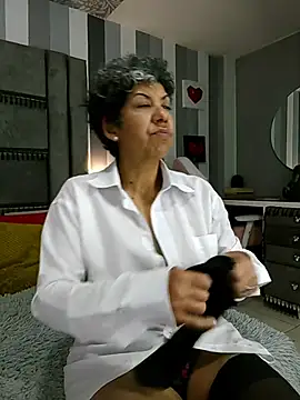 Julianewell online show from 11-24-25, 12:38