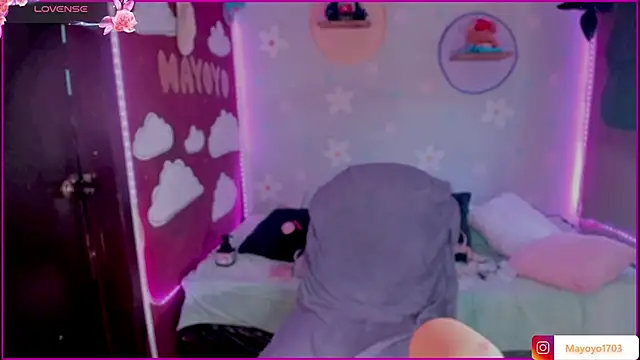 kiki cavilll online show from 12-18-25, 02:45