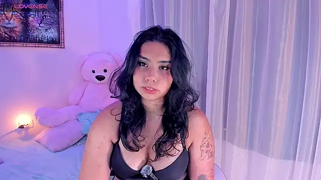 Snapshot of kiki_cavilll chatting on 06-18-26, 12:00 kiki cavilll online show from 06-18-26, 12:00