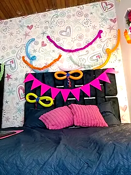 KOURTNEY-- online show from 03-01-25, 01:22