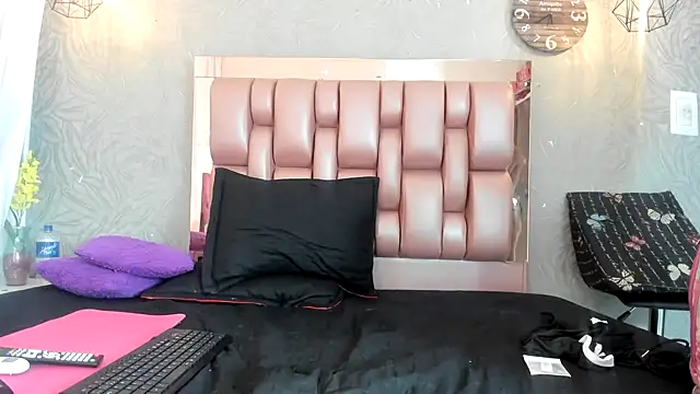 KOURTNEY-- online show from 11-23-25, 06:30