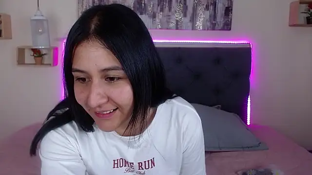 mia aira online show from 10-31-25, 03:13