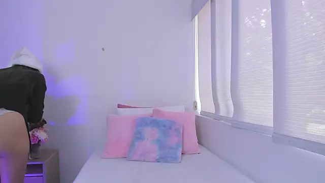 Brisa blue online show from 12-20-24, 04:04