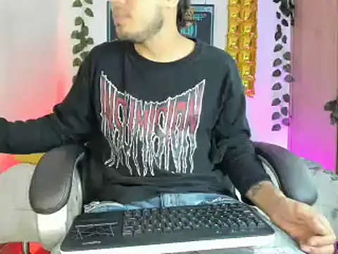 Snapshot of mikee_scooth chatting on 01-25-25, 06:55 mikee scooth online show from 01-25-25, 06:55