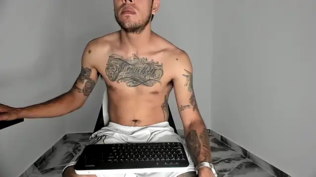 Snapshot of mikee_scooth chatting on 11-08-25, 04:40 mikee scooth online show from 11-08-25, 04:40