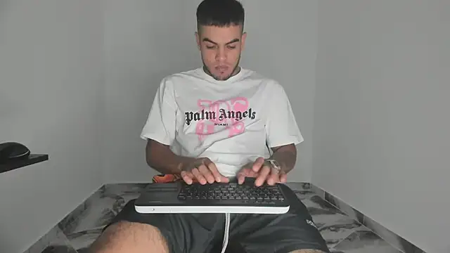 Snapshot of mikee_scooth chatting on 11-17-25, 05:52 mikee scooth online show from 11-17-25, 05:52